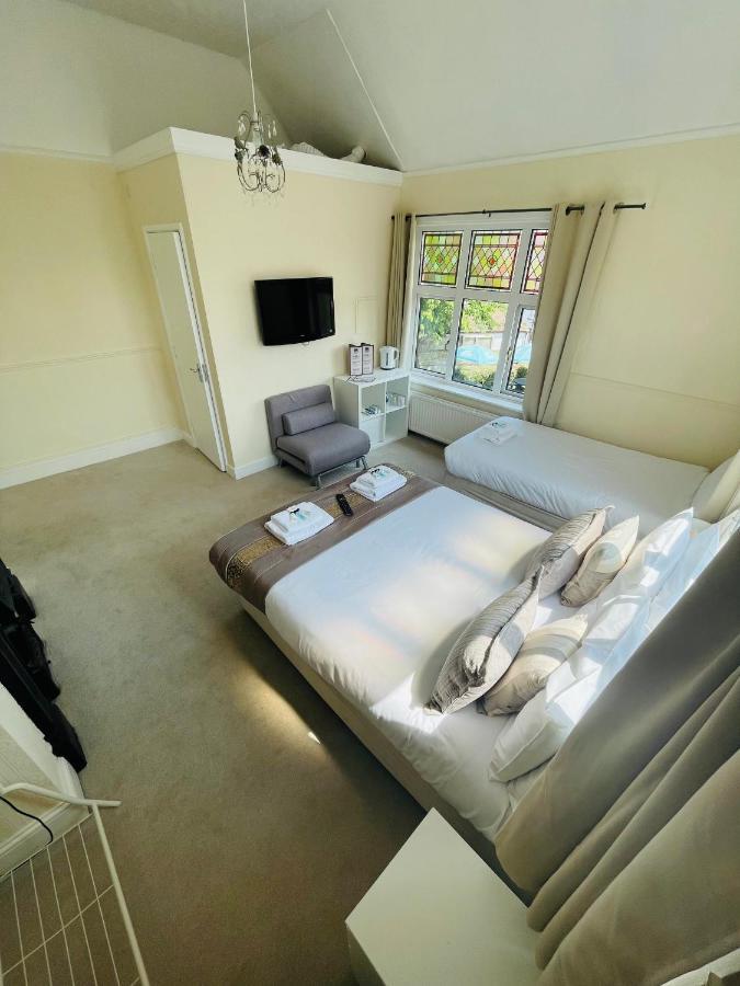 Bed and Breakfast The Six Bells Rochester  Esterno foto