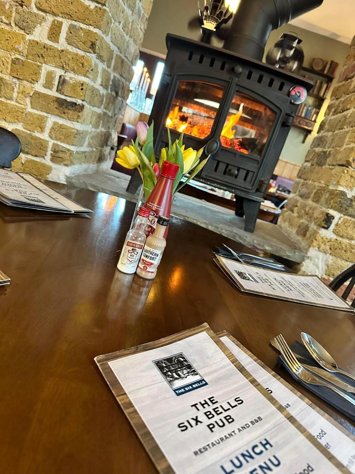 Bed and Breakfast The Six Bells Rochester  Esterno foto