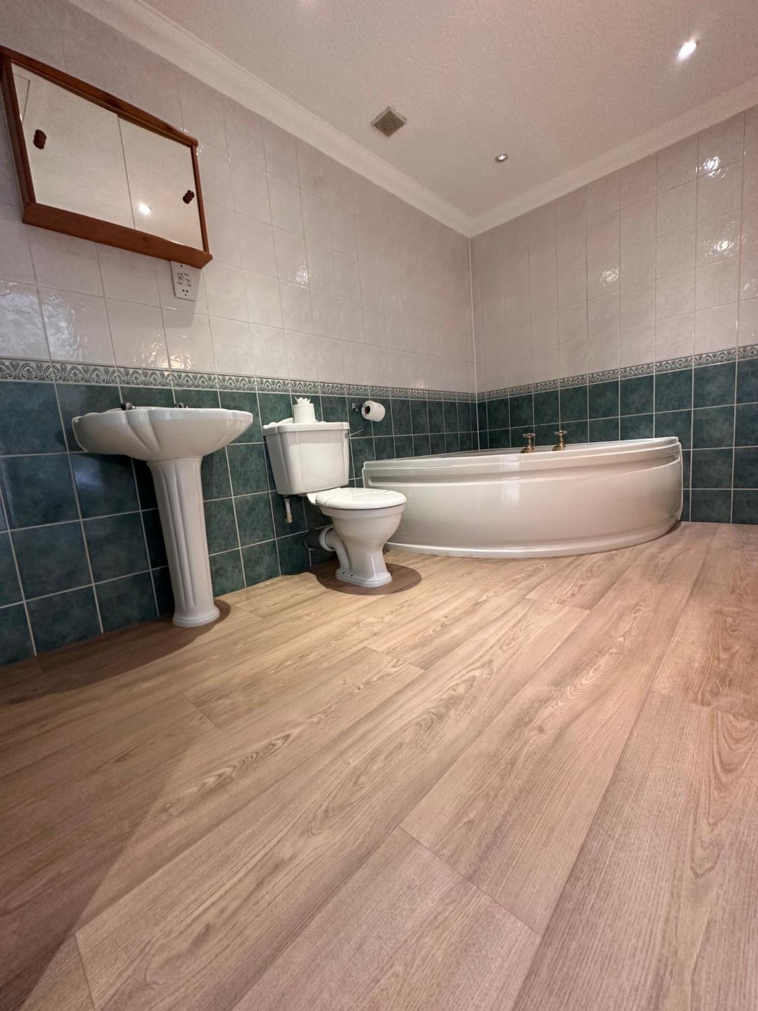 Bed and Breakfast The Six Bells Rochester  Esterno foto