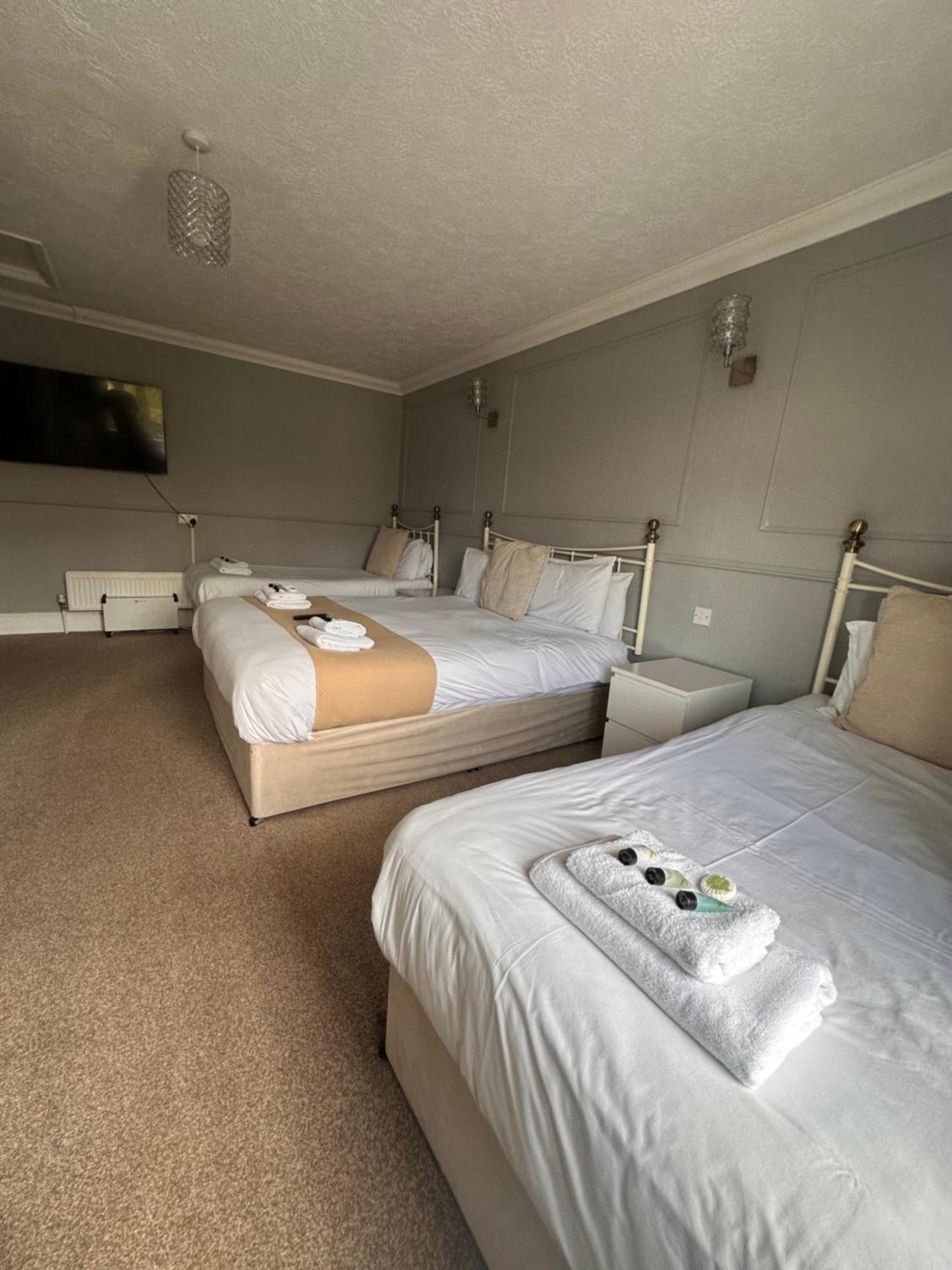 Bed and Breakfast The Six Bells Rochester  Esterno foto