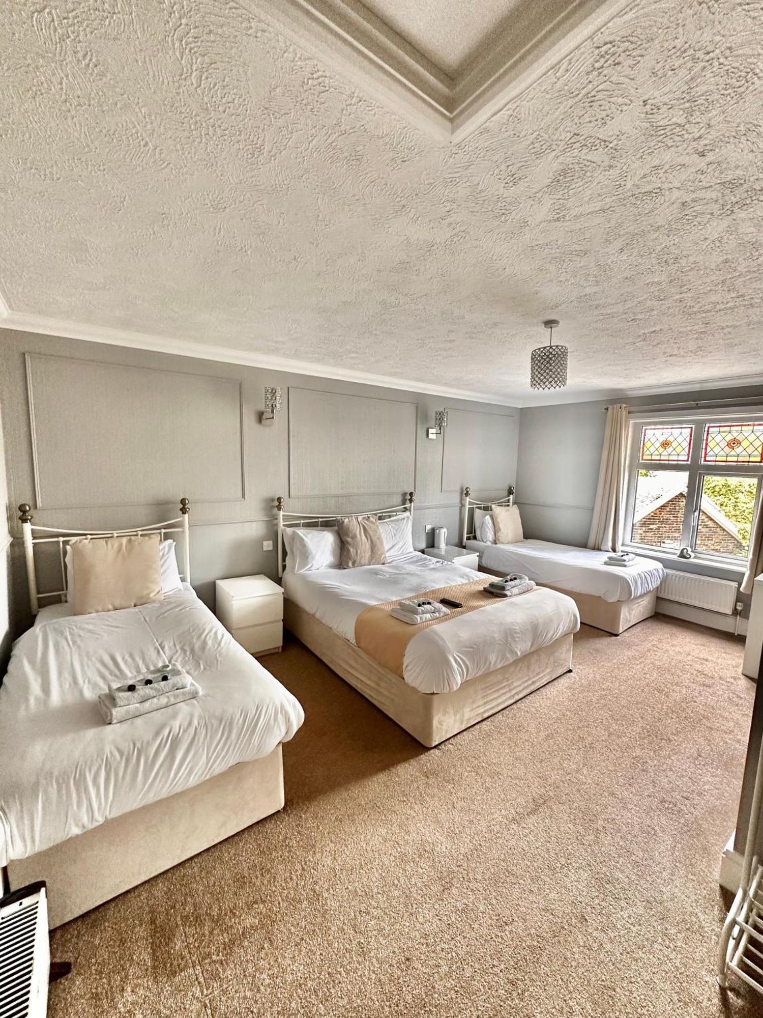 Bed and Breakfast The Six Bells Rochester  Esterno foto